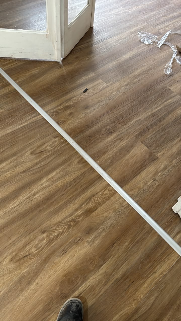 Terminación de piso flotante realizada por Hogar Elite